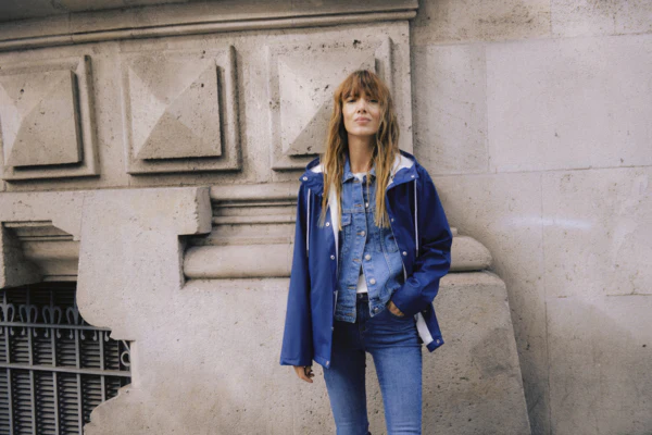 AVAN 9 Short Raincoat in Bright Blue - Image 11