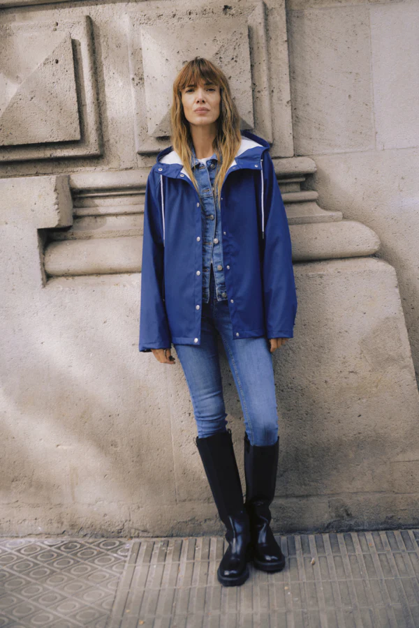 AVAN 9 Short Raincoat in Bright Blue - Image 9