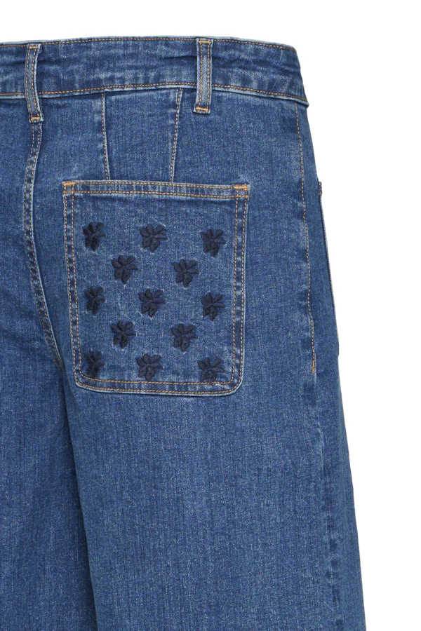 KOMMA Flower Embroidery Pocket Wide Leg Cotton Jeans in Mid Denim - Image 3