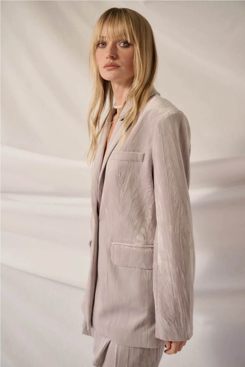 PATIENCE Crinkle Velvet Pocket Blazer in Fawn Grey - Image 3
